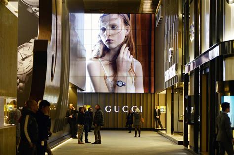 clerin gucci scandalo finanziario|Come funzionava il meccanismo “Gucci” .